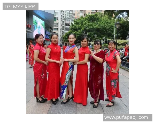 藏族明星在足球场上闪耀光芒展现民族风采与激情